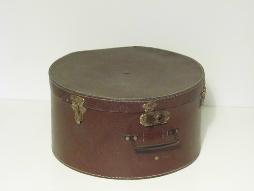 Boite chapeau cuir ancienne - boite,
