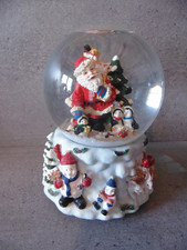 Boule à neige Noël musicale hauteur 14,5 cms