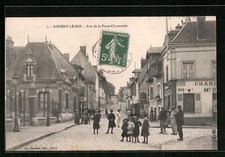 Old postcard Nogent-le-Roi, Rue de la Porte-Chartraine 