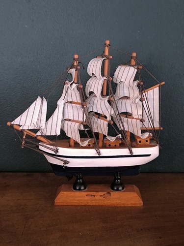Ancienne maquette bateau en - de,