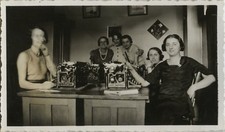 ANTIQUE PHOTO - VINTAGE SNAPSHOT - CRAFT OFFICE SECRETARY WRITING MACHINE