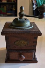 Jolie moulin à poivre Peugeot