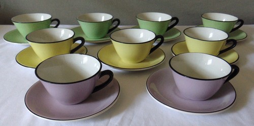 Tasses colorees sous - et,