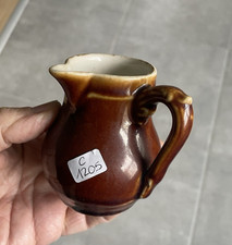 Petit pot à lait ancien .