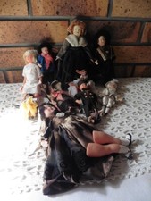LOT DE 11 PETITES POUPEES