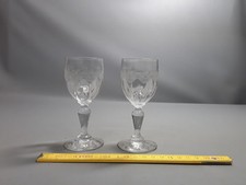 ancien verre à pied liqueur