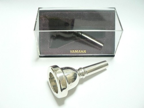 Embouchure trombone à - de,