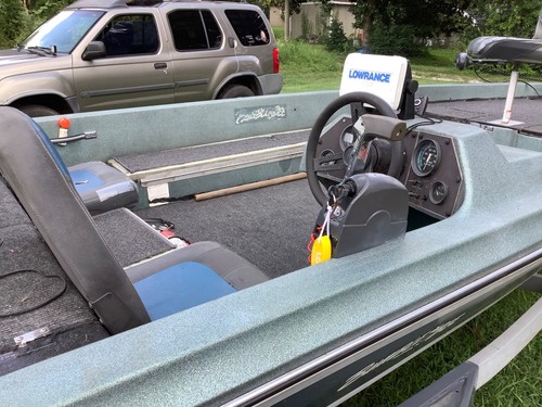 Bumble bee bass boat - 18,