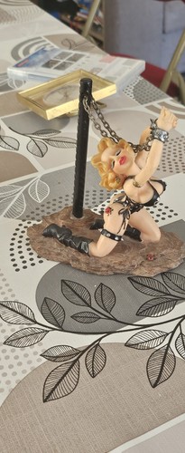 Figurine sexy résine - en,
