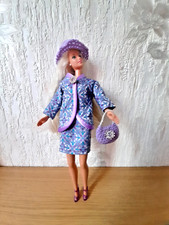 Elégant tailleur-jupe en