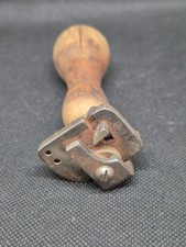 Ancien outil bourrelier