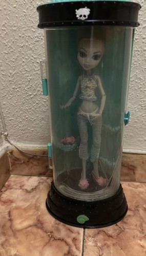 Poupée monster high - poupée,