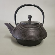 THEIERE ASIATIQUE ANCIENNE EN FONTE NOIRE  