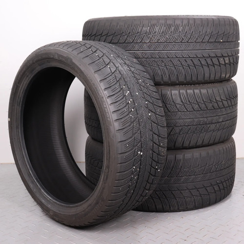 Pneus hiver 225 40r18 - 4,