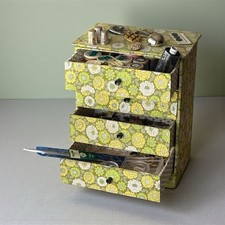 Ravissante Commode à Couture