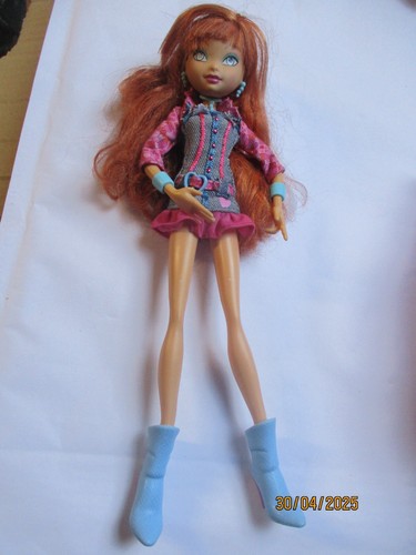 Poupee winx bloom jeans - ",