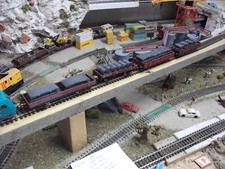 1 LOT DE PAQUETS DE TREILLIS ET RLX POUR TRAINS ELECTRIQUES EN HO  voir video
