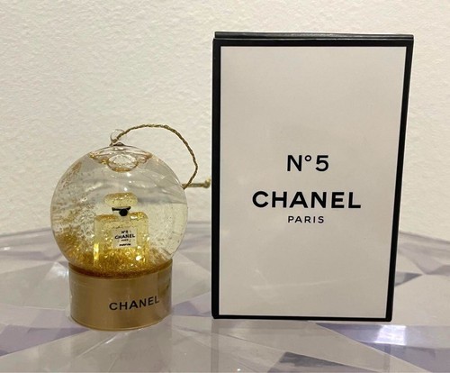 Chanel snow globe christmas - snow,