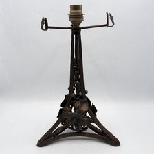 Grand pied de lampe fer forgé martelé décor végétal feuilles de vigne Art Déco