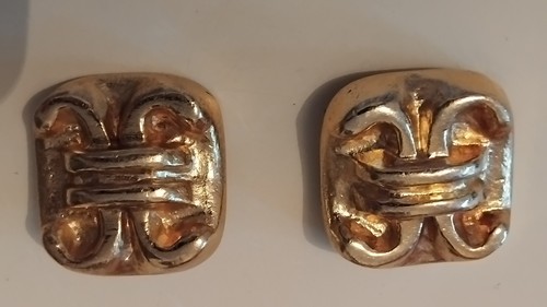 Grands boutons anciens - grands,