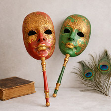 Masque vénitien sur tige vert