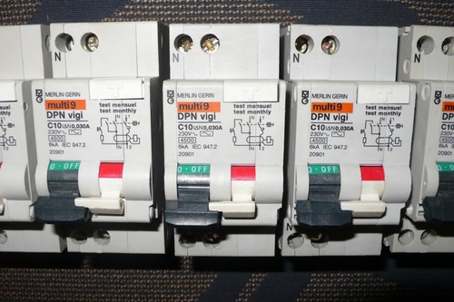 Disjoncteur differentiel 10a - disjoncteur,