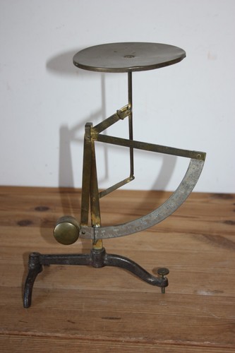 Balance ancienne - , à