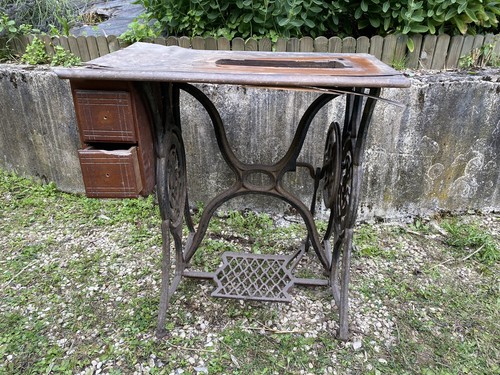 Table machine coudre singer - machine,