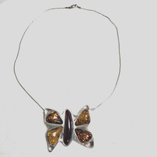 Collier papillon en ambre et