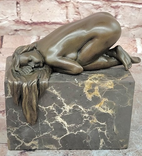 Sleeping nude girl statue - girl,