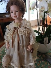 MAGNIFIQUE POUPÉE MUNDIA