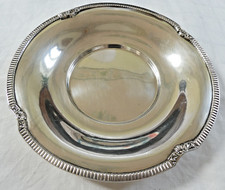 Très joli plat circulaire Wiskemann (Maison Belge) en métal argenté