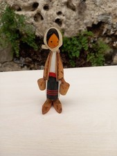 Joile poupée miniature en