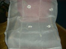 Nappe en Organdi brodée de narcisses 110x110 cm