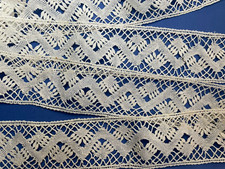 DENTELLE ANCIENNE AUX FUSEAUX