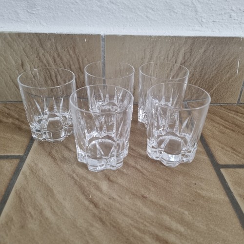 Petit verre à - ou,