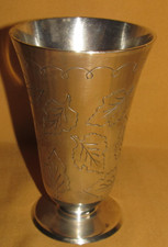 Verre timbale en métal