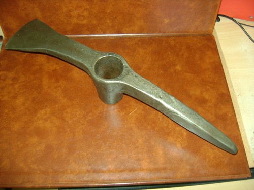 Outil ancien grosse pioche - ancien,