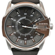 Montre analogique en cuir à