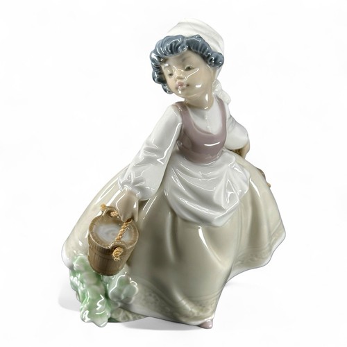 Figurine nao lladro - by, en