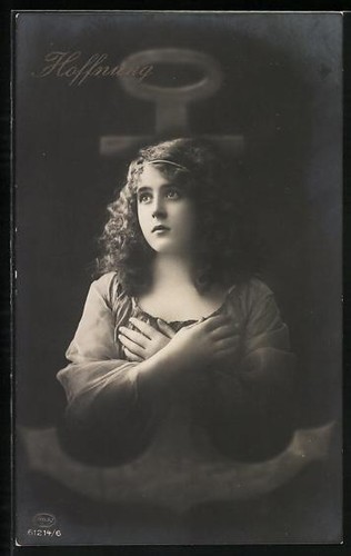 Jeune femme pose ancre - en,