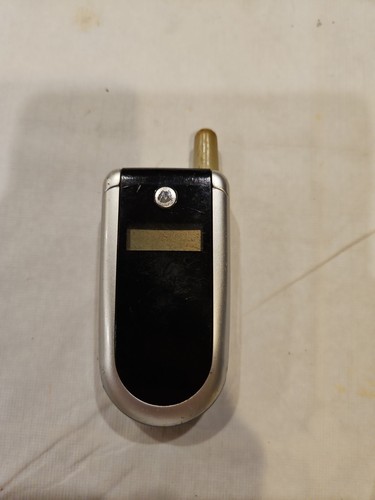Vintage motorola flip phone - phone, no