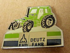 pin's pins badge. tracteur