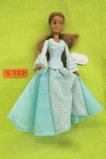 Poupée S758 :    mini Barbie