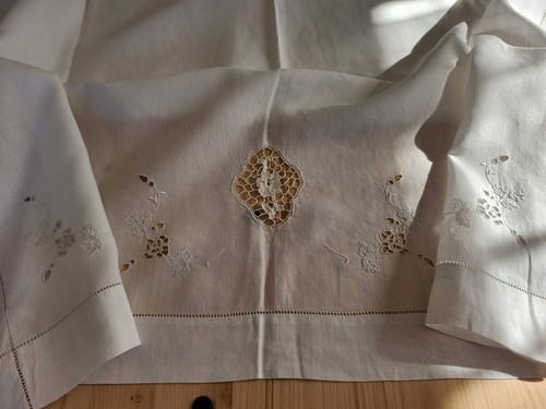 Ancien petit drap - , broderie