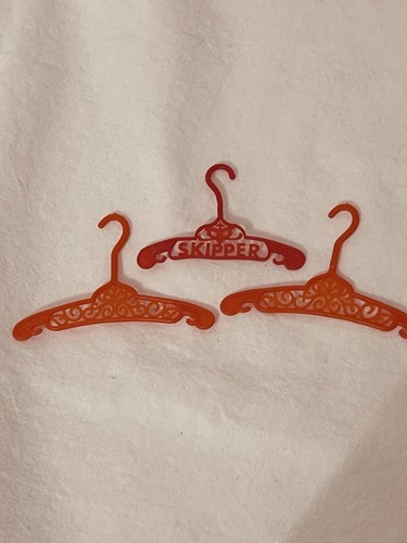 Petits cintres rouges - 3,
