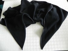 Echarpe noire type châle