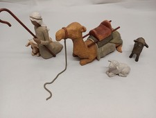 Excellent  Pre-Owned Willow Tree - Shepherd & Stable Animals in Box