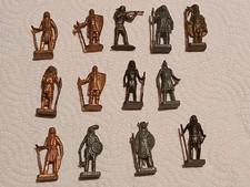 Jouet Kinder 13 figurines indiens en métal
