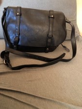 Sac noir style sacoche à